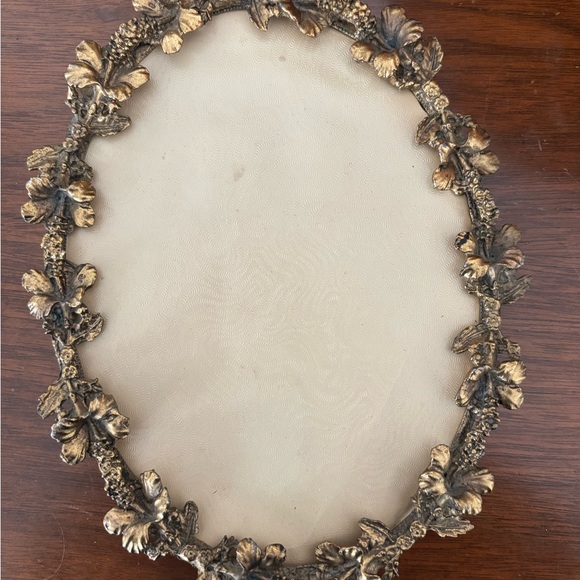 Vintage Gold Floral Oval Frame - Picture 1 of 4